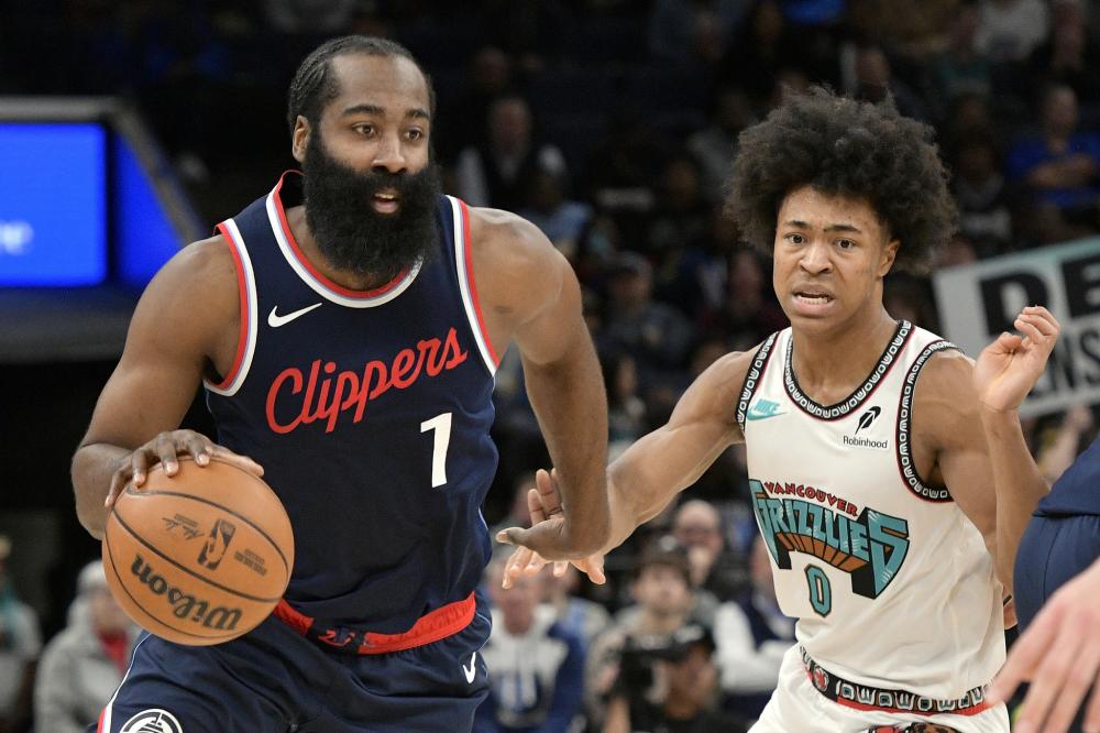 一位在比赛 一位在比赛