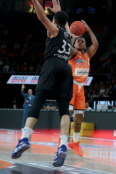 对足球迷来 对足球迷来